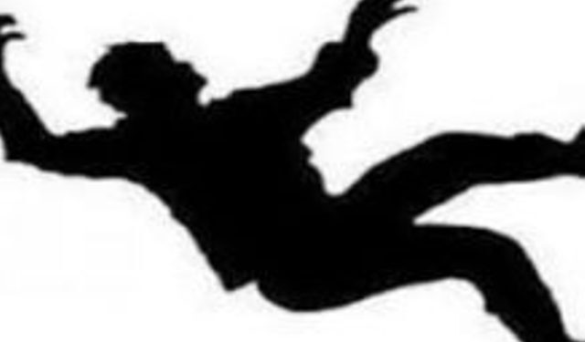 इलाममा पाँचतले घरको छतबाट खस्दा मृत्यु,  हाम फालेको दाबी