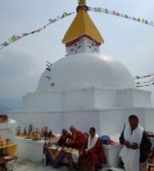 सोलुखुम्बुको लिखुपिकेमा स्थानीयको पहलमा बौद्ध स्तुपाको पुनर्निर्माण