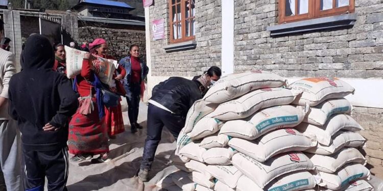 बालबालिका सहयोग नेपालद्वारा कोभिड-१९ मा मखन चामल राहत सहयोग