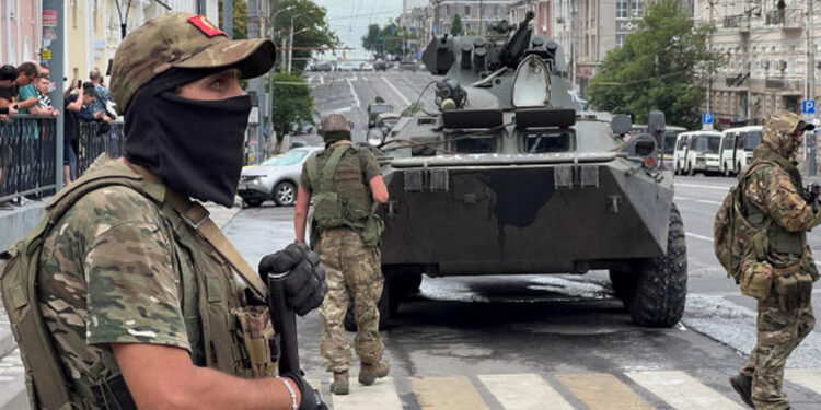 ‘विद्रोह’ असफल भएपछि रुसी सेनालाई हतियार सुम्पिँदै वागनर