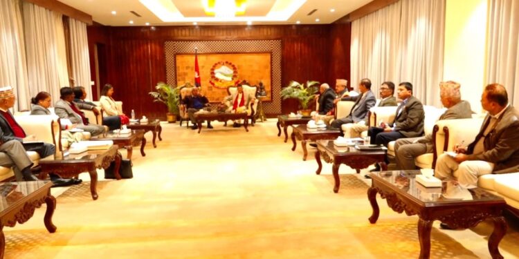 प्रधानमन्त्री निवास बालुवाटारमा बसेको सत्तापक्षीय राजनीतिक दलको बैठक ।