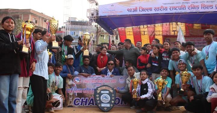 उमाकुण्डसंग कडा प्रतिस्पर्धा सहित १२ औँ रामेछाप जिल्ला स्तरीय राष्ट्रपति रनिङ शिल्डको उपाधि मन्थलीलाई